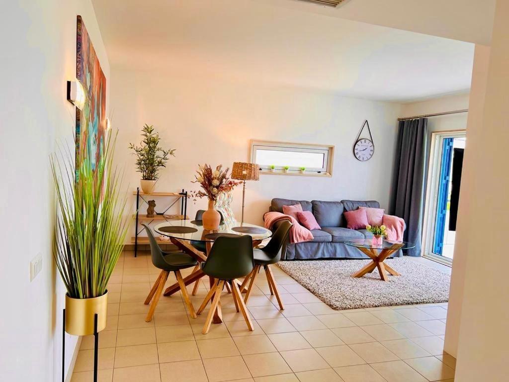 Angies Marina Apartment, Includes 2 Free Passes For The Marina Pool Lagos Exteriör bild